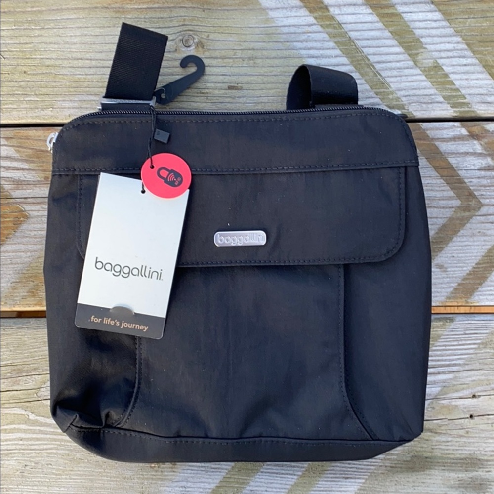 Baggallini Cross Body RFID Purse